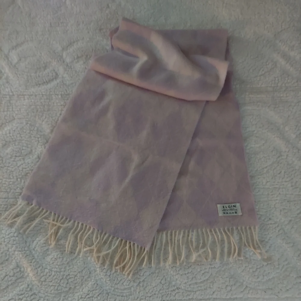Elgin Women's Lavender And Cream Cashmere Scarf - Picture 1 of 2